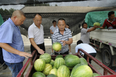 情系员工——炎炎夏日送清凉